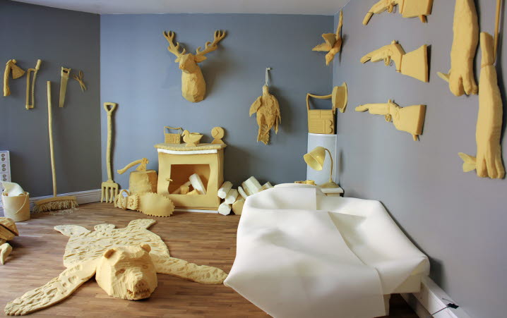 Dina Shenhav, D.O.A., installation av polyuretanskum, 2015. ©Dina Shenhav.