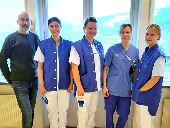Heico Basten, enhetschef, Alexandra Eriksson, specialistsjuksköterska, Emma Ulander, sjuksköterska, Sofie Hornman, sjuksköterska, Elin Sjödin, sjuksköterska vid ortopedavdelning 15 vid sjukhuset i Sollefteå.