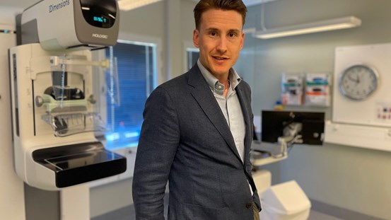 Fotot föreställer verksamhetschefen för länsverksamhet onkologi, Eric Arelöf.