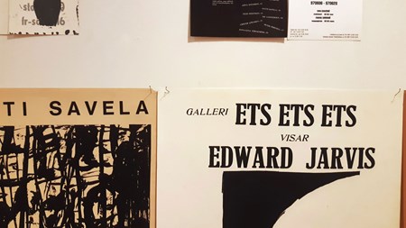 Detaljer av affisher. 
