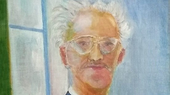 En målning av en äldre man med grått hår och glasögon. 