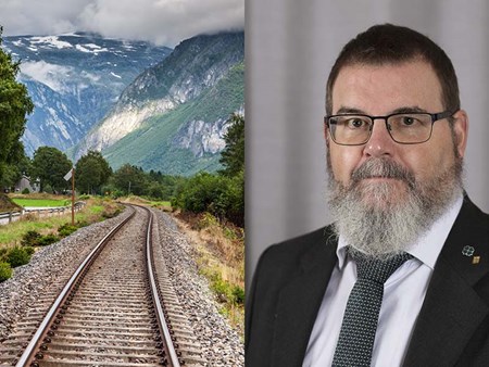 Bildcollage med järnväg i fjällmiljö och ett foto av Jonny Lundin, ordförande regionala utvecklingsnämnden. 