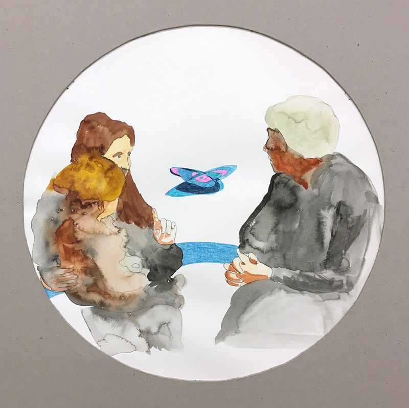 En akvarellmålning inringad med en ljusgrå passepartout. Gestalterna på bilden flyter ihop, man anar två vuxna och ett barn. Vissa detaljer sticker ut, som protagonisternas händer och dess ljussättning som är utförd med stor realism. Och mot den vita bakgrunden, tecknat med tusch, ser man ett märkligt och obeskrivligt objekt i grälla färger.