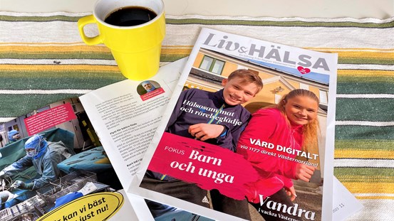 Tidningen ligger på ett bord