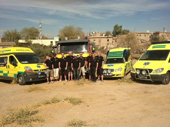 Bild på ambulanser som levererats till ett konfliktområde