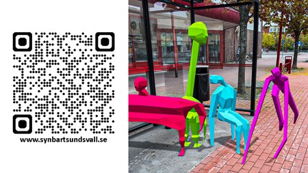 Till vänster: en QR-kod. Till höger: Foto vid busshållplats med virtuella figurer i olika färger.