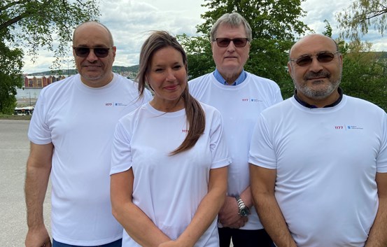 Gruppbild läkare utomhus