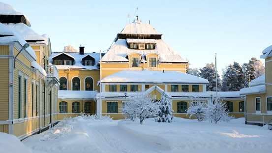 Österåsens huvudentré på vintern