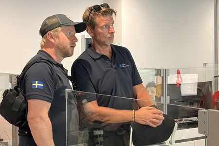 Patrik Eriksson Olsson, ingenjör vid enheten för byggnadsprojekt och teknik, och Roger Westerlund 