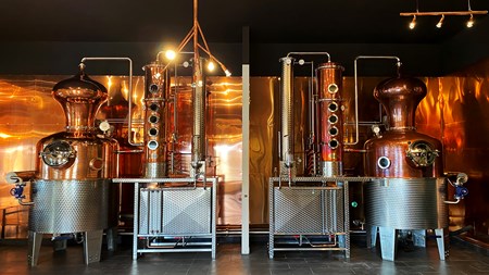 Kopparfat i destilleriet vid Härno gin