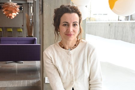 Handläggare av företagsstöd som arbetar på Region Västernorrland.