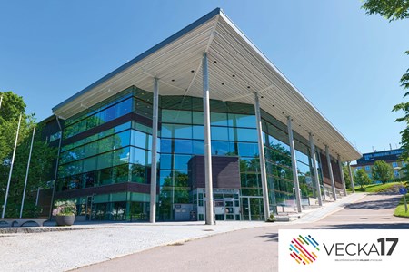Foto av Sambibliotekets entré, Härnösand. 