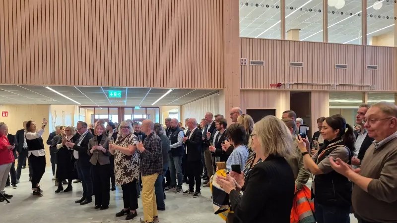 Invigning av Riksarkivet med många människor på plats