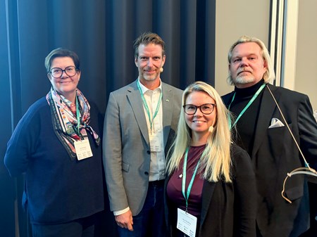 Regiondirektör och hälso och sjukvårdsdirektör med representanter från Härnösands kommun och Kramfors kommun. 