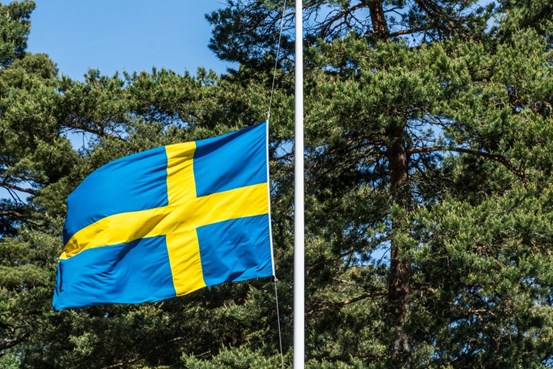 Flagga på halvstång.