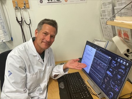Jesper Agrell, gynekolog på kvinnokliniken ser fram emot att börja använda det nya bildsystemet vid ultraljudsundersökningar.