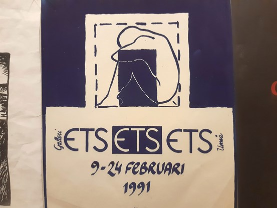 Detalj av affisch med texten EtsEtsEts och datum. 