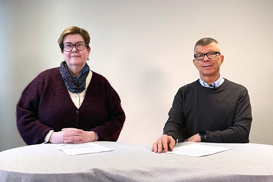 Regiondirektör Åsa Bellander och kommunikationsdirektör Lars-Erik Marklund ler mot kameran.