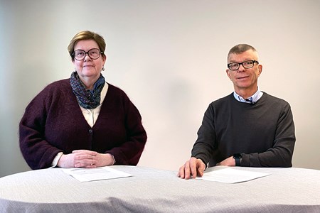 Regiondirektör Åsa Bellander och kommunikationsdirektör Lars-Erik Marklund ler mot kameran.