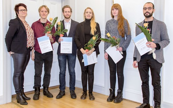 2016 års kulturstipendiater tillsammans med Anna-Karin Sjölund (S)