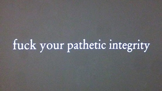 Ljus text mot svart bakgrund: fuck your pathetic integrity 