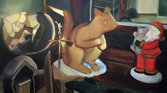 Detalj av målning föreställande en tomte i porslin, som sträcker över en nalle till en ekorre.