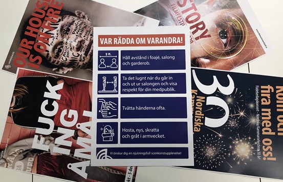 Vinröd ridå