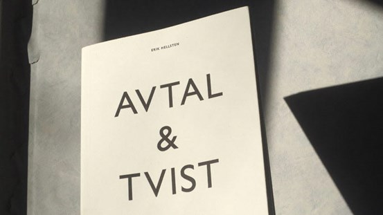 Bokomslag, mörk text på vit botten "AVTAL & TVIST". 