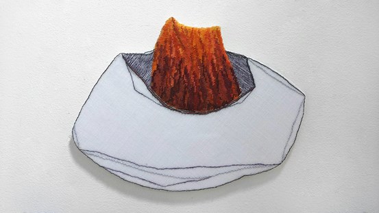 Britt-Lis Lindqvist, ”Ursprung 15”, broderad relief. ©Britt-Lis Lindqvist/Bildupphovsrätt 2019.