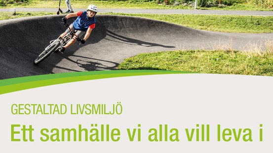 Cyklist i park, bild från Region Jämtland Härjedalen. 
