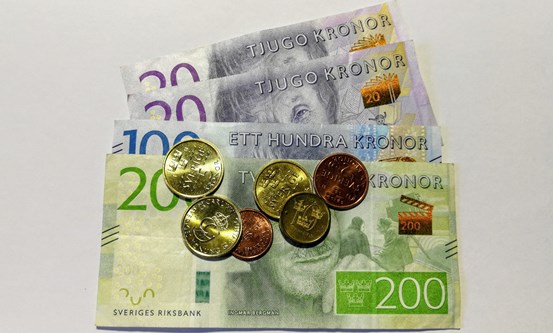 Sedlar och mynt i svenska kronor