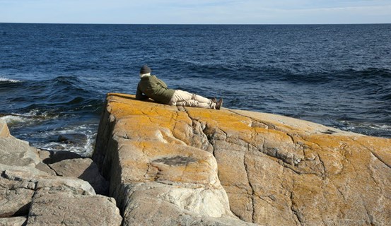 En klippa vid havet. Foto: Jan K Persson 2012. ©Jan K Persson/Bildupphovsrätt 2020.