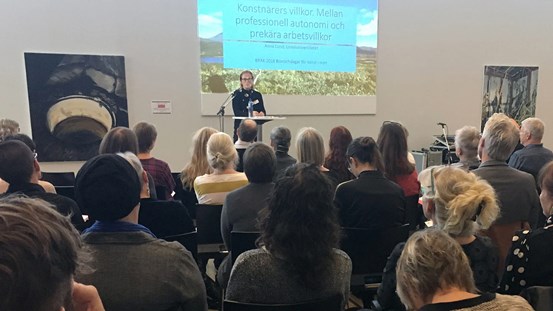 Foto från BRAK 2016. Anna Lund, docent i kultursociologi vid Linnéuniversitetet, föreläser.