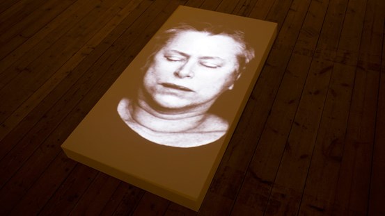 Lisa W Carlson, Treatment, videoprojektion. ©Lisa W Carlson/Bildupphovsrätt 2019.