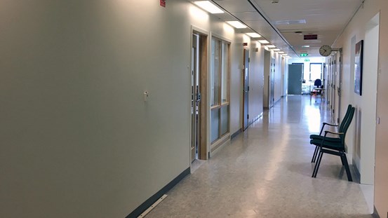Korridor på sjukhus. 