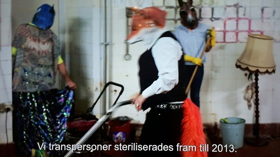 Stillbild från Zafire Vrbas videoverk ON ANIMALS AND CLEANING. ©Zafire Vrba 2019.