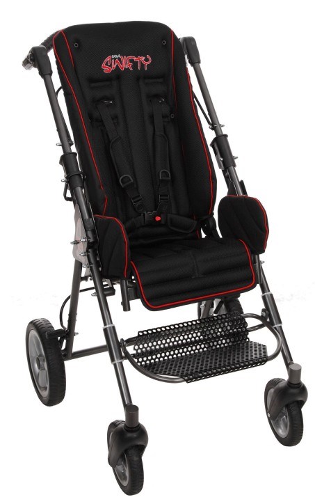 Enkel vagn med länkhjul fram. Fasta bakhjul. Transportfäste och varukorg. Vagnens färg är röd och svart.
